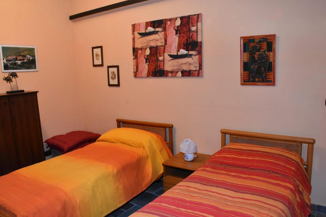 La Casa Di Enzo Bed & Breakfast Lequio Tanaro Exterior foto